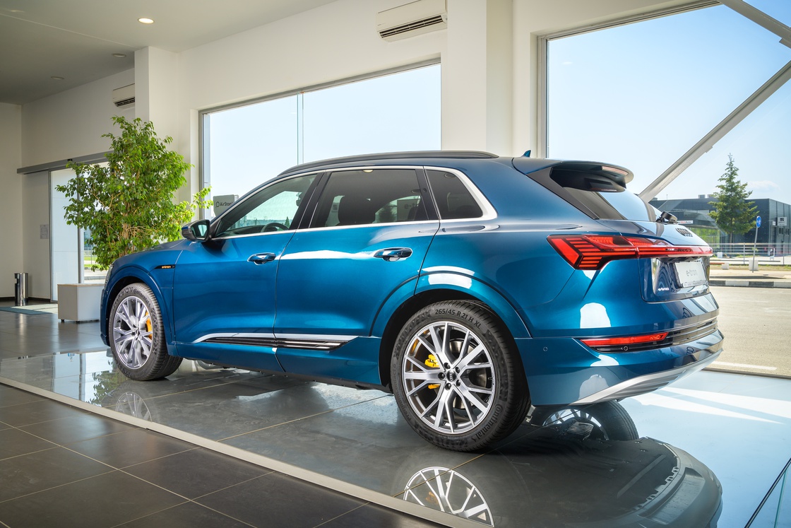 Audi e-tron. Чисто електрическо удоволствие от шофирането.