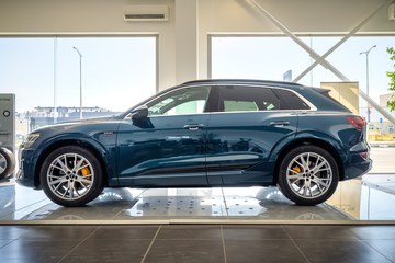 Audi e-tron. Чисто електрическо удоволствие от шофирането.